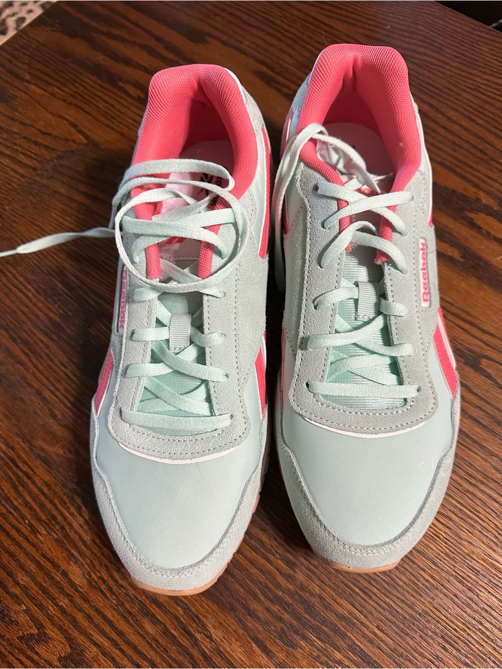 Women’s size 10 BRAND NEW Reebok shoes. Super pretty.